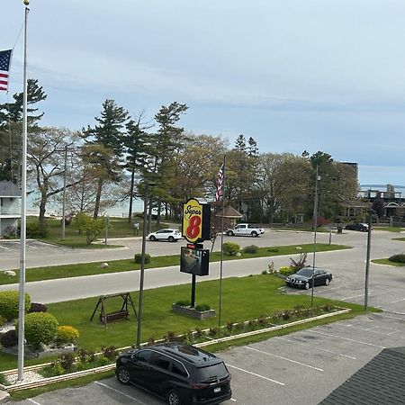 Super 8 By Wyndham Bridgeview Of Mackinaw City Exterior foto