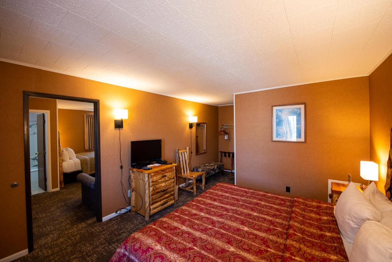 Super 8 By Wyndham Bridgeview Of Mackinaw City Exterior foto