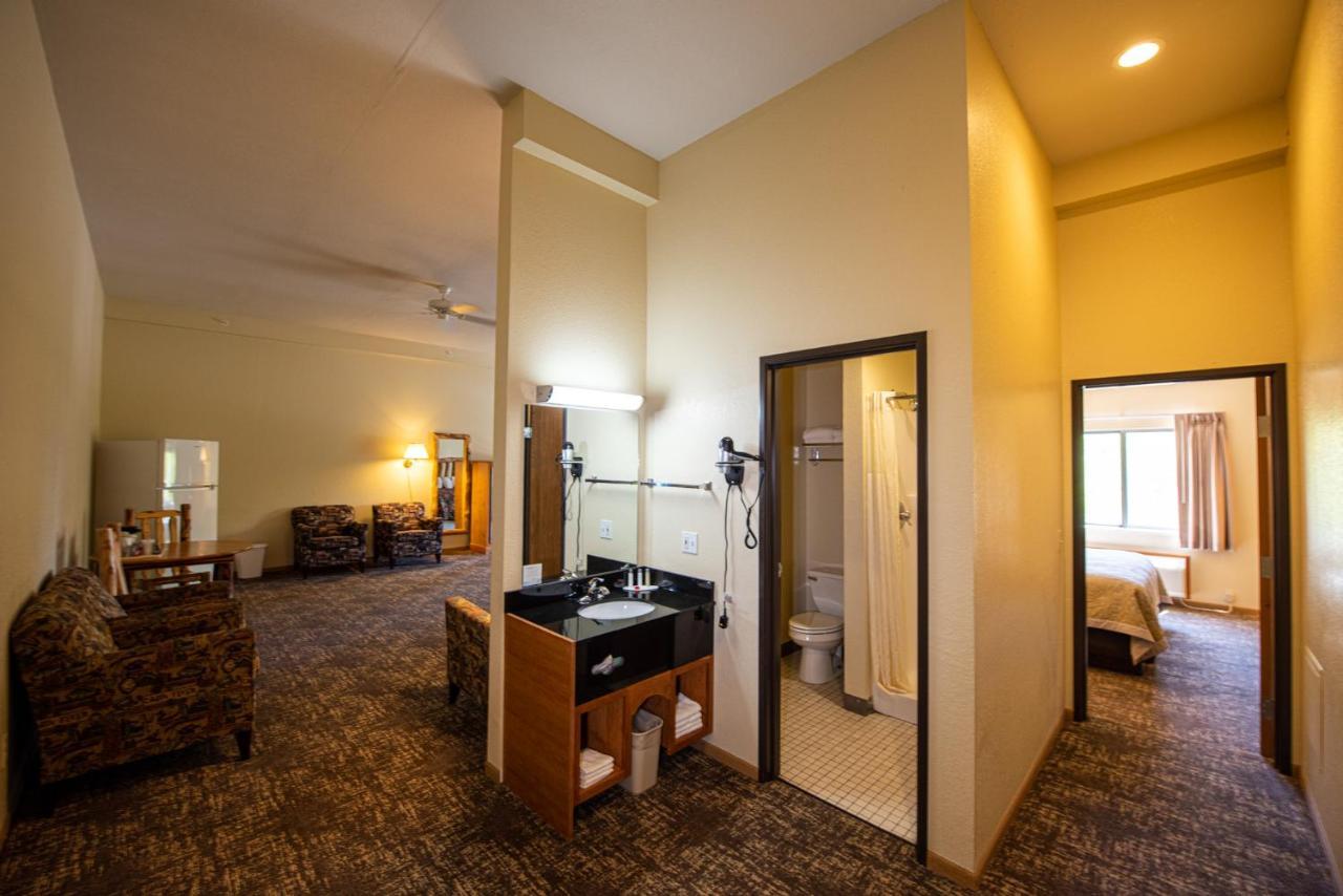 Super 8 By Wyndham Bridgeview Of Mackinaw City Exterior foto
