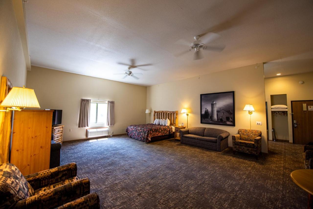 Super 8 By Wyndham Bridgeview Of Mackinaw City Exterior foto