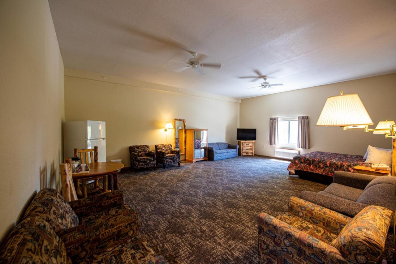 Super 8 By Wyndham Bridgeview Of Mackinaw City Exterior foto