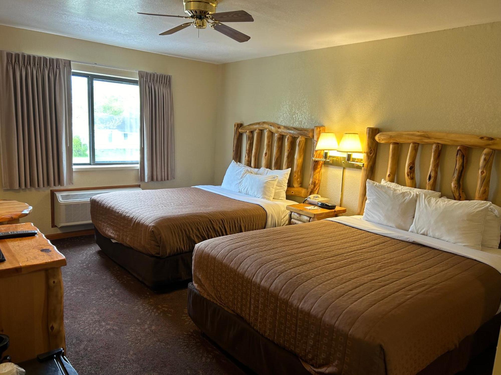Super 8 By Wyndham Bridgeview Of Mackinaw City Exterior foto