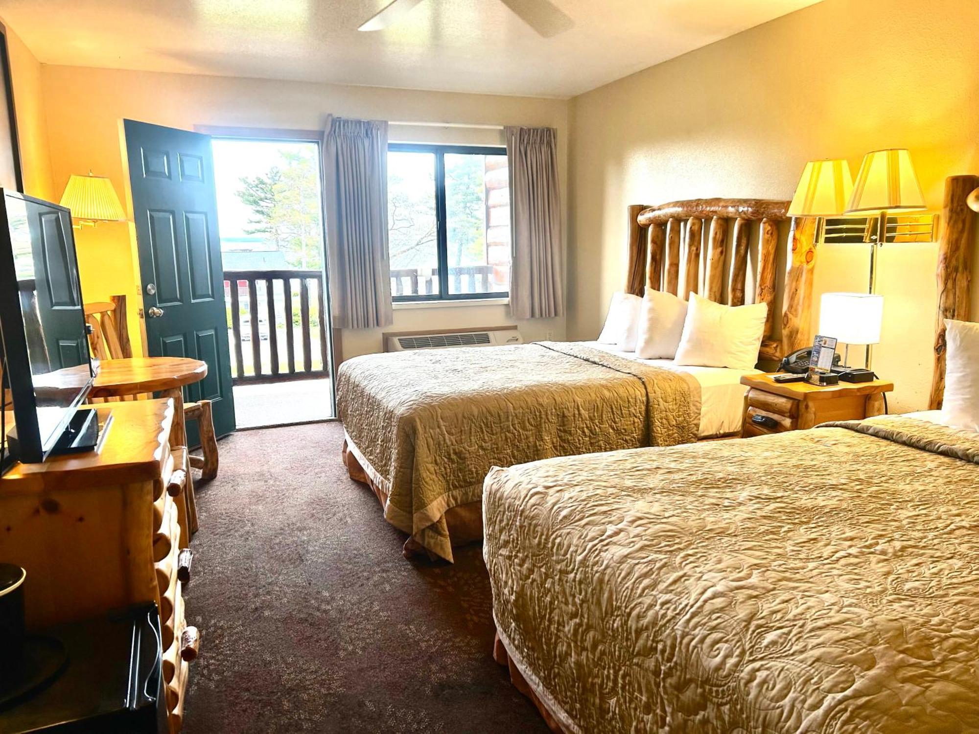 Super 8 By Wyndham Bridgeview Of Mackinaw City Exterior foto