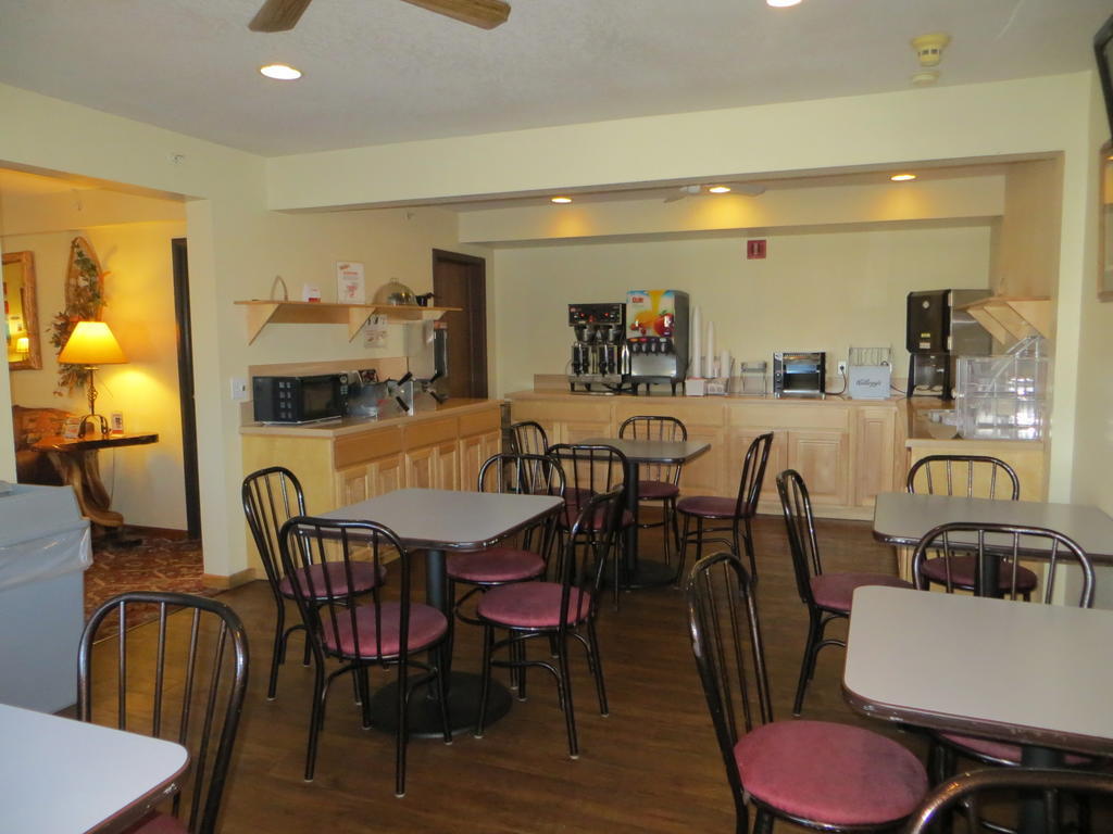 Super 8 By Wyndham Bridgeview Of Mackinaw City Exterior foto